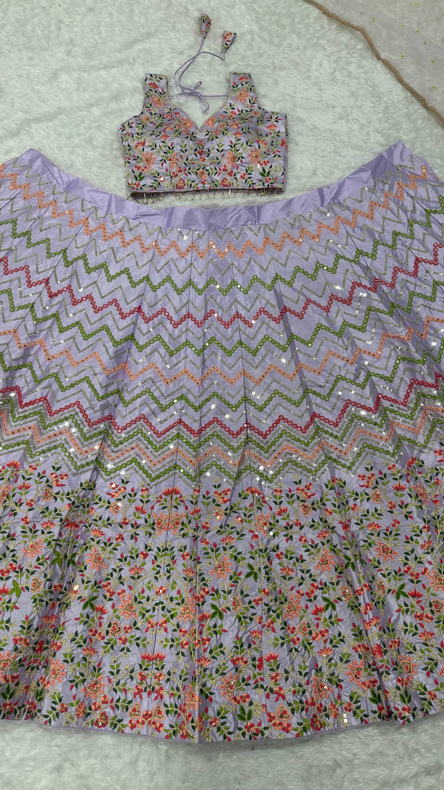 Sehen Sie umwerfend aus in diesem wunderschönen cremefarbenen Lehenga-Set