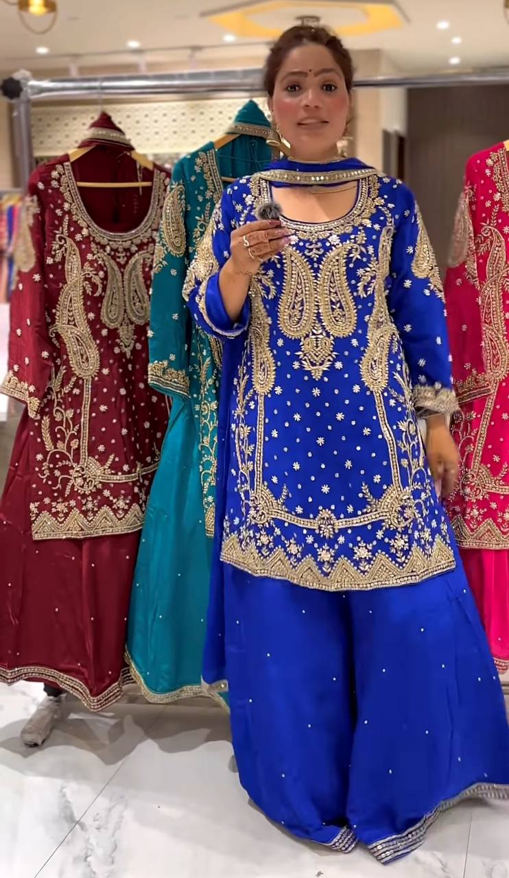 Robe de travail brodée en georgette fleurie artificielle avec de riches paillettes