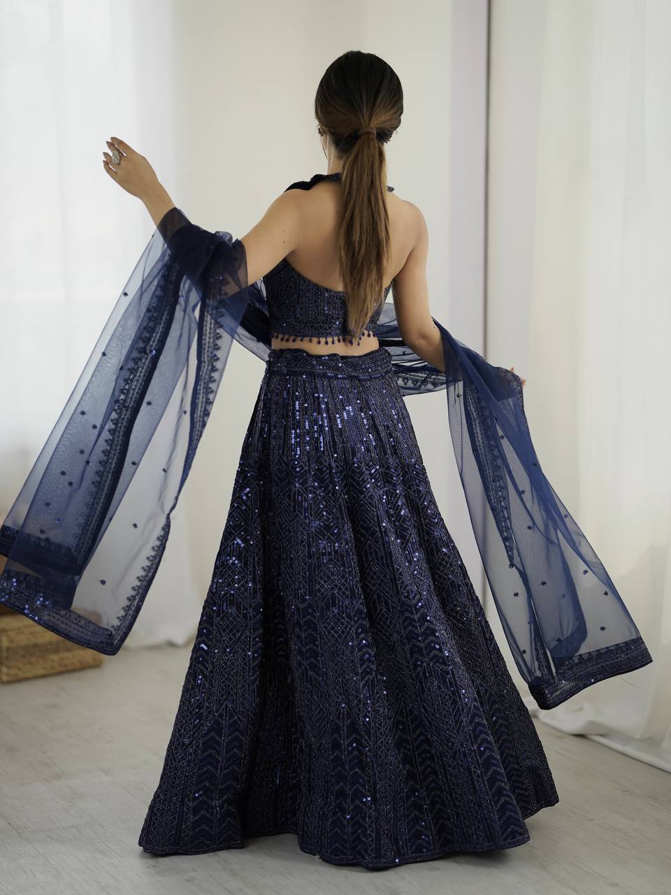 NEUES DREITEILIGES WESTERN-OUTFIT FÜR DIE TRENDIGE HOCHZEITSSAISON