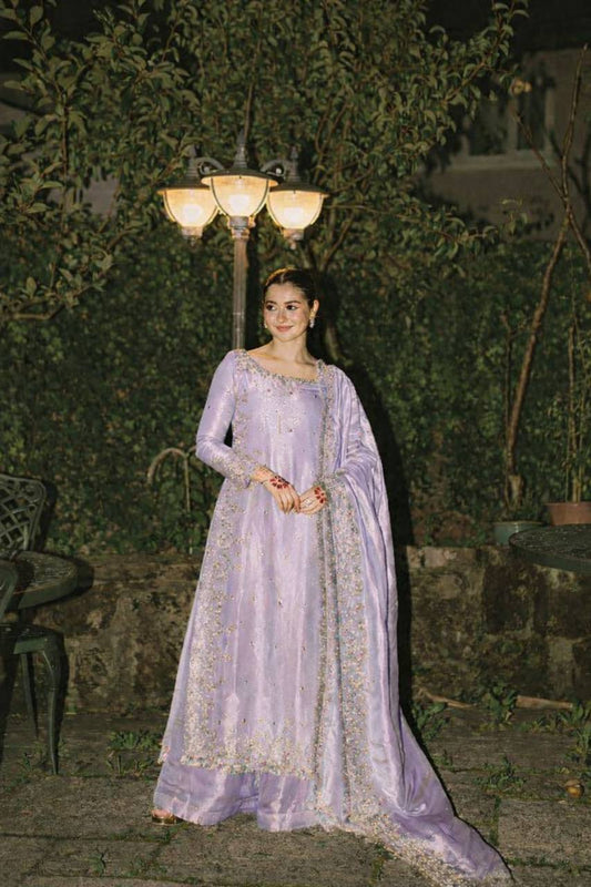 Kleid aus Georgette-Imitat mit üppiger Paillettenstickerei
