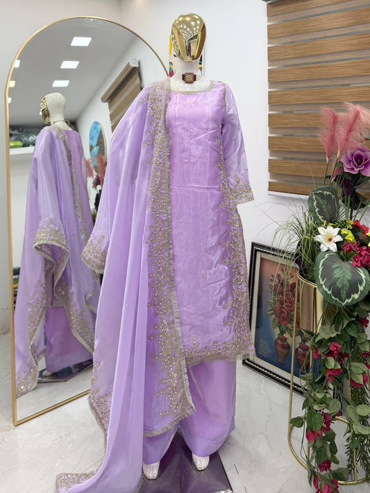 Kleid aus Georgette-Imitat mit üppiger Paillettenstickerei