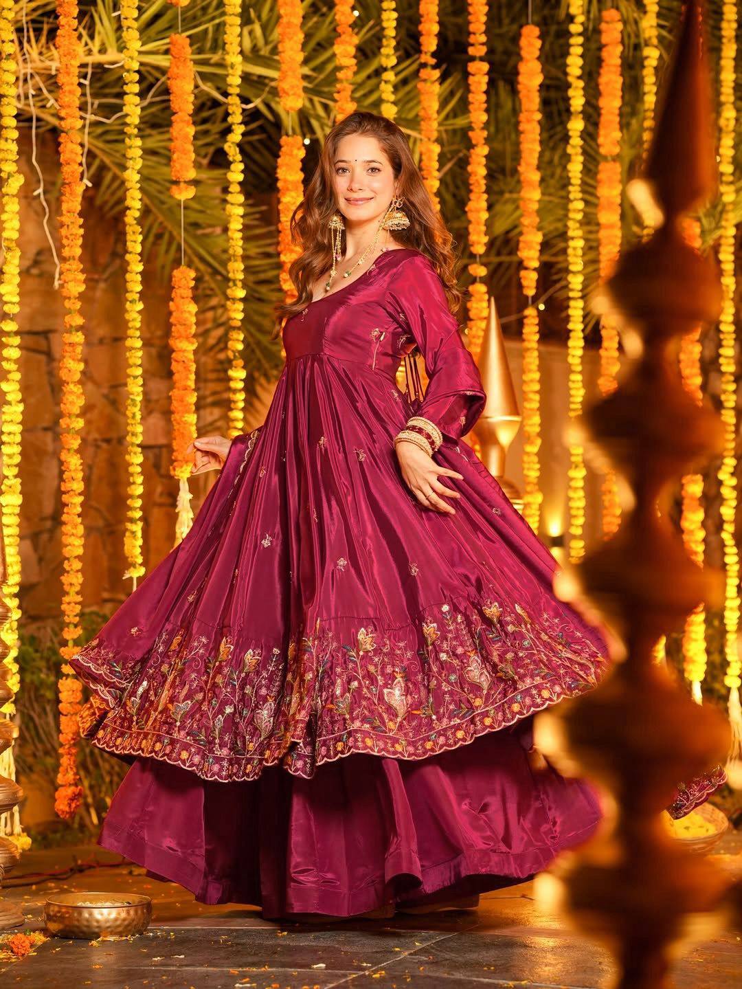 Presenting New Đěsigner Anarkali Suit In New Fancy Style