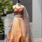 Sehen Sie umwerfend aus in diesem wunderschönen cremefarbenen Lehenga-Set