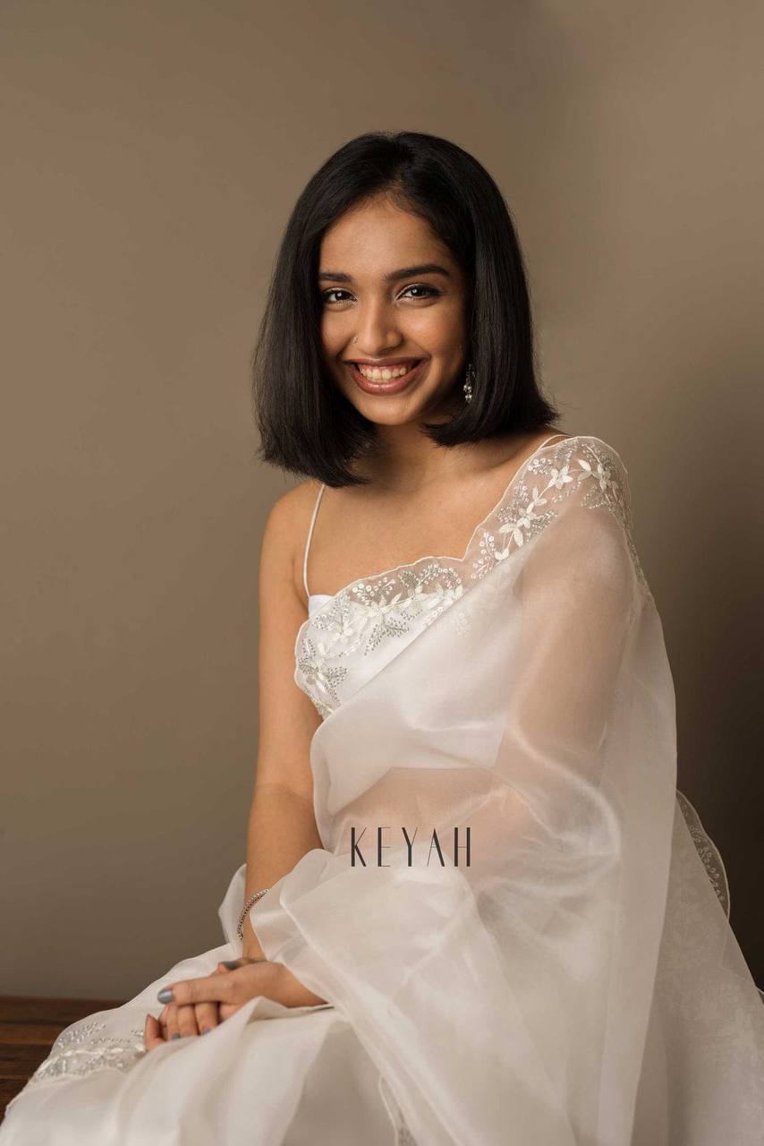 Je recherche quelqu'un pour ce magnifique sari de la même couleur