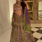 Sehen Sie umwerfend aus in diesem wunderschönen cremefarbenen Lehenga-Set