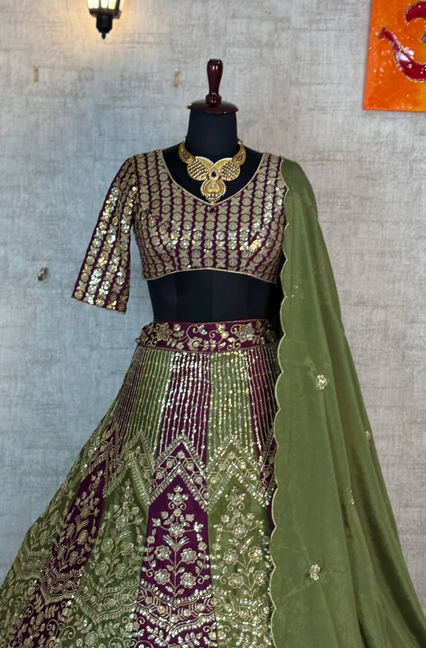 Sehen Sie umwerfend aus in diesem wunderschönen cremefarbenen Lehenga-Set