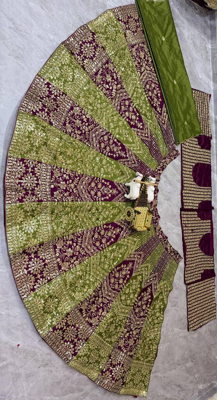 Sehen Sie umwerfend aus in diesem wunderschönen cremefarbenen Lehenga-Set