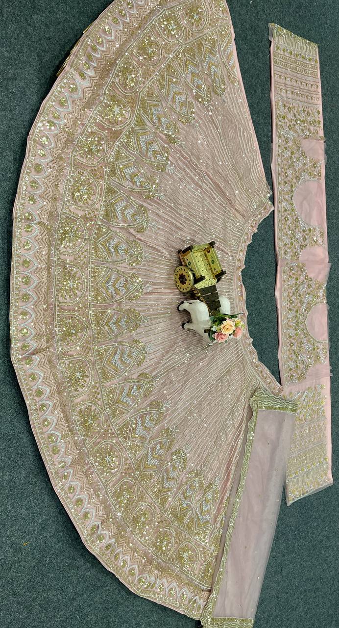 Einführung eines 4 Meter ausgestellten Coding Sequins Work Lehenga