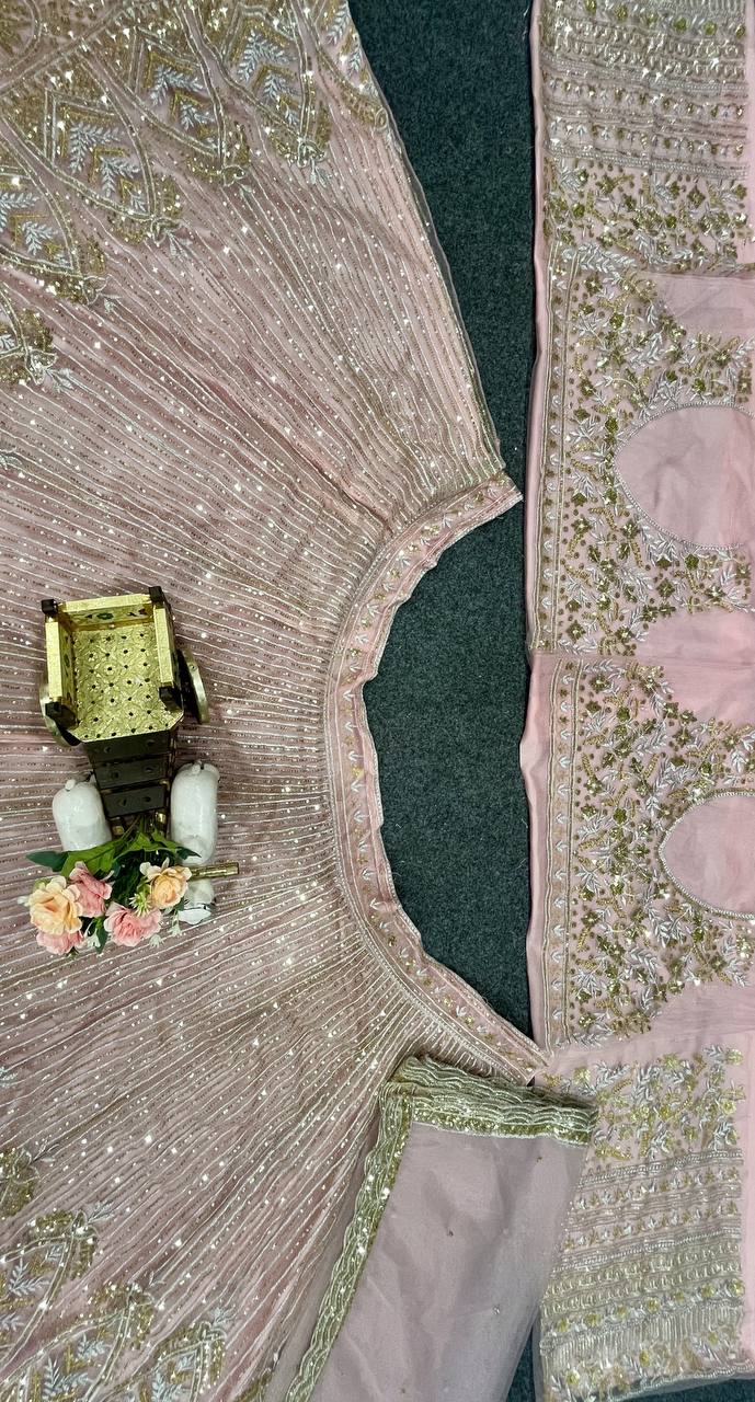 Einführung eines 4 Meter ausgestellten Coding Sequins Work Lehenga