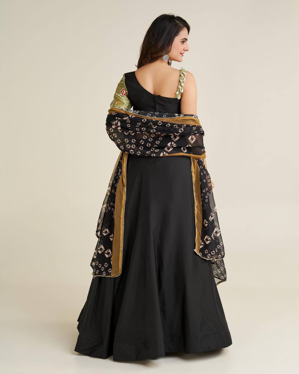 grace & beauty of Navratri in mind this stylish lehnga set