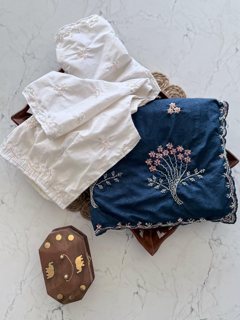 Sari en soie Rangoli noir de qualité supérieure