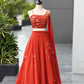 Sehen Sie umwerfend aus in diesem wunderschönen cremefarbenen Lehenga-Set