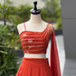 Sehen Sie umwerfend aus in diesem wunderschönen cremefarbenen Lehenga-Set
