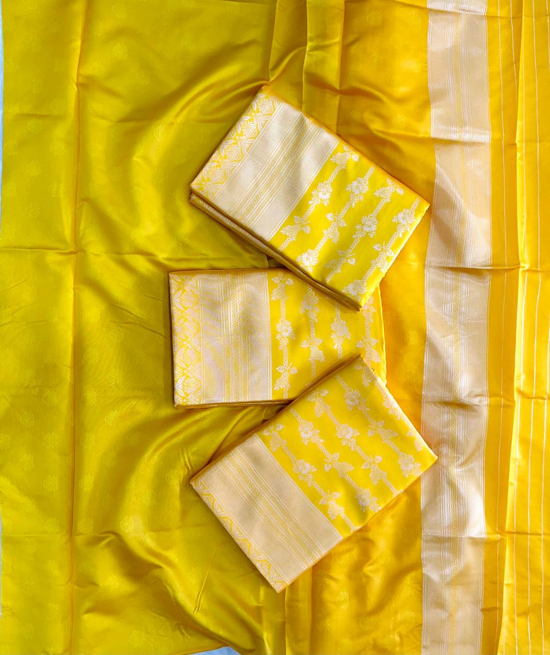 bordure jacquard zari avec doublure zari en sari complet