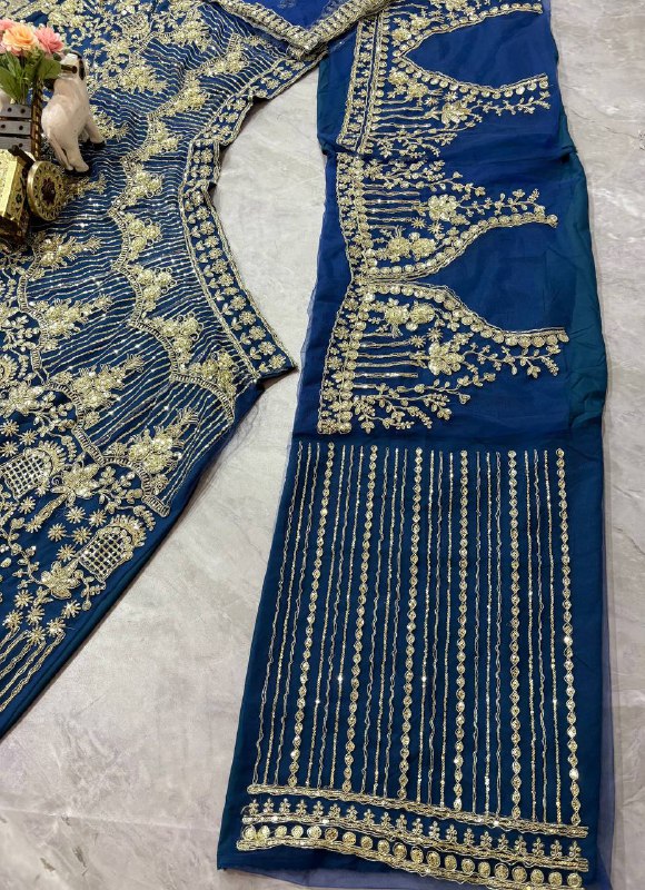 Einführung eines 4 Meter ausgestellten Coding Sequins Work Lehenga