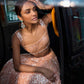 Sehen Sie umwerfend aus in diesem wunderschönen cremefarbenen Lehenga-Set