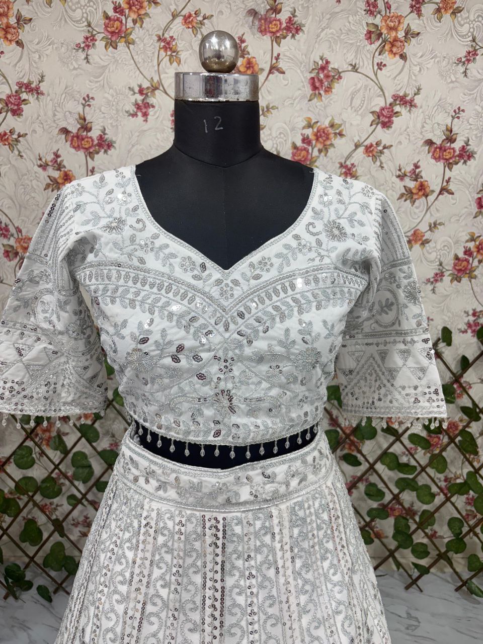 NEUES DREITEILIGES WESTERN-OUTFIT FÜR DIE TRENDIGE HOCHZEITSSAISON