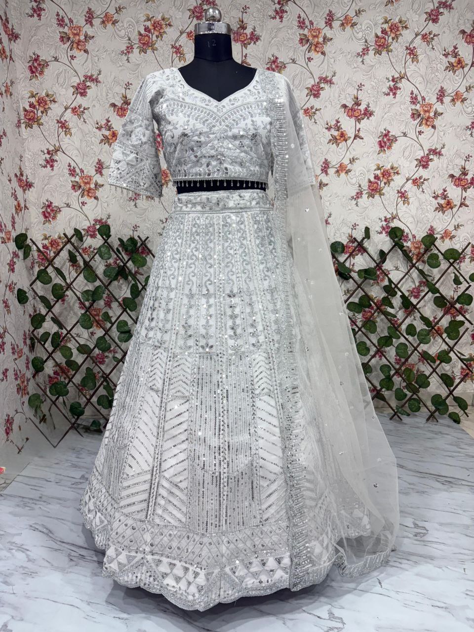 NEUES DREITEILIGES WESTERN-OUTFIT FÜR DIE TRENDIGE HOCHZEITSSAISON