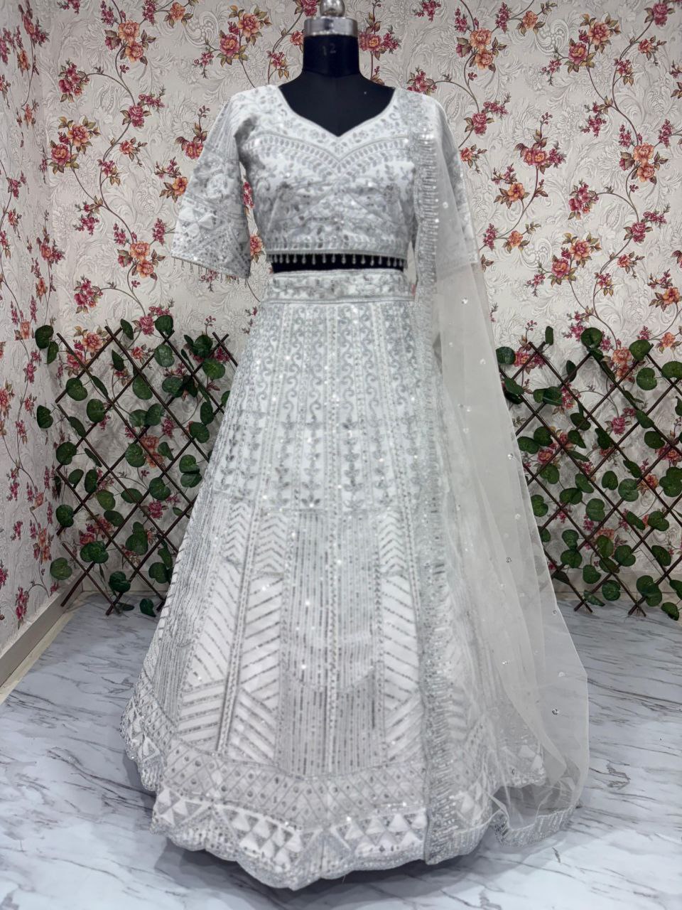 NEUES DREITEILIGES WESTERN-OUTFIT FÜR DIE TRENDIGE HOCHZEITSSAISON
