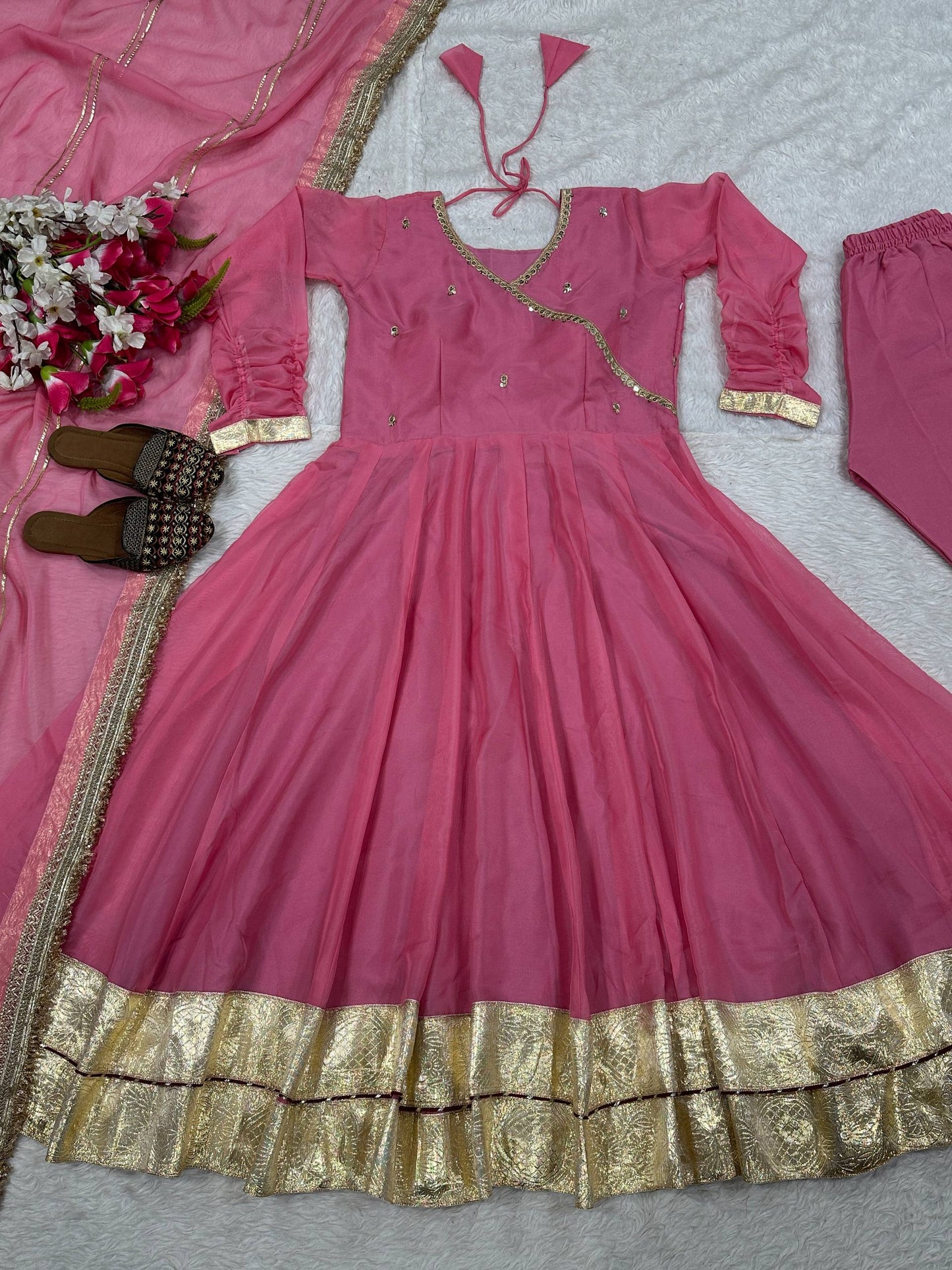 Presenting New Đěsigner Anarkali Suit In New Fancy Style