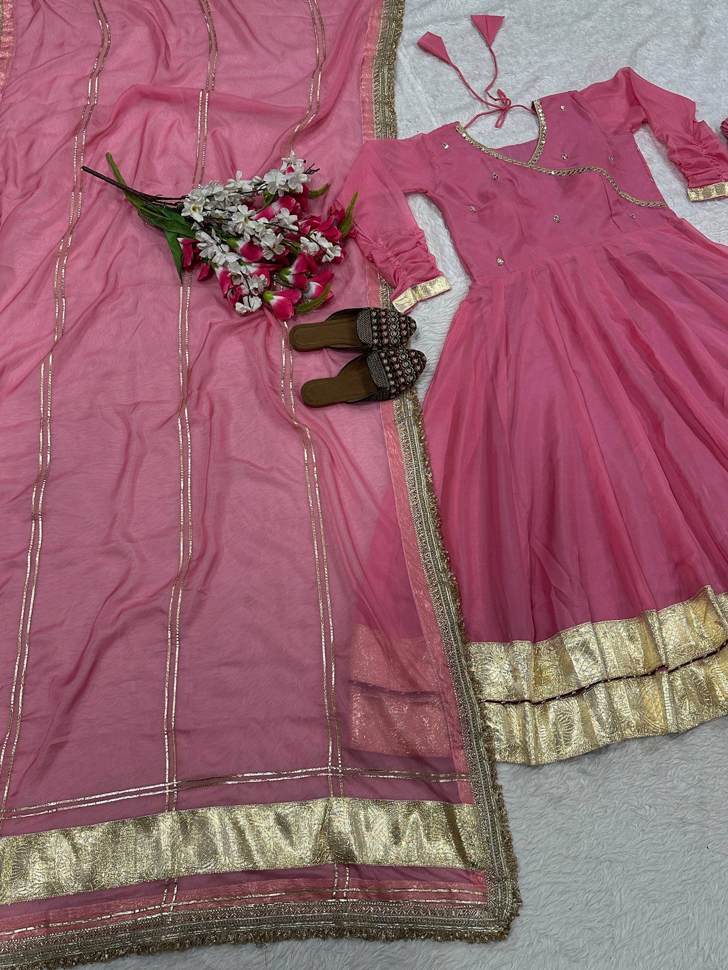 Presenting New Đěsigner Anarkali Suit In New Fancy Style