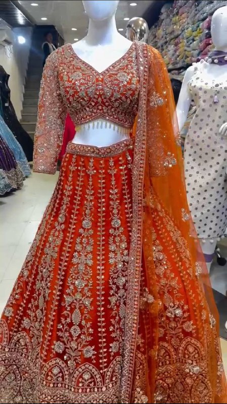 Einführung eines 4 Meter ausgestellten Coding Sequins Work Lehenga