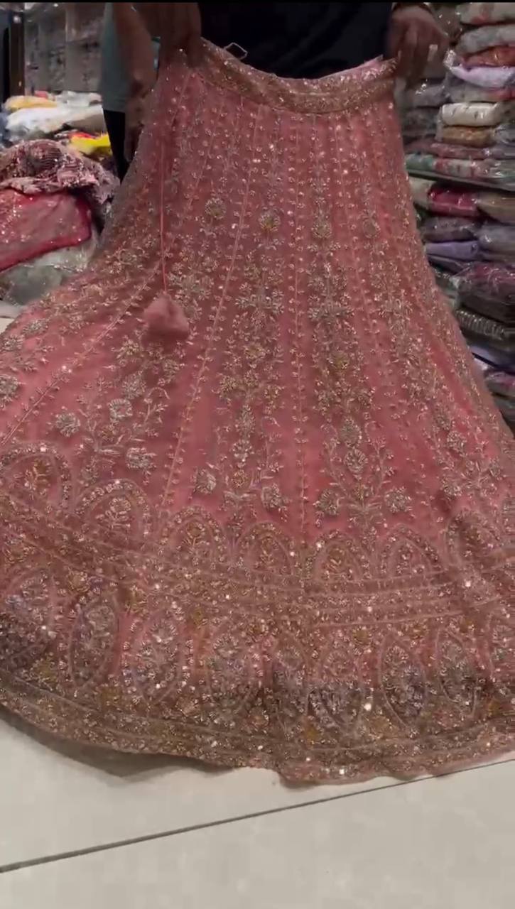 Einführung eines 4 Meter ausgestellten Coding Sequins Work Lehenga