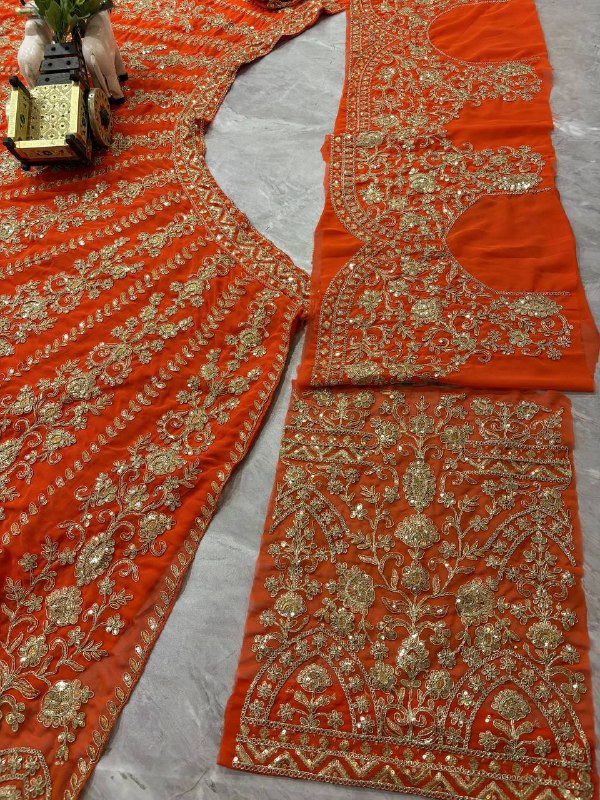 Einführung eines 4 Meter ausgestellten Coding Sequins Work Lehenga