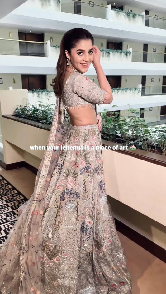 Einführung eines 4 Meter ausgestellten Coding Sequins Work Lehenga