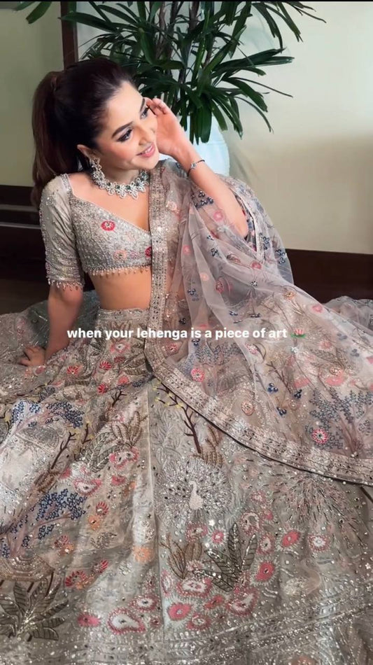 Einführung eines 4 Meter ausgestellten Coding Sequins Work Lehenga