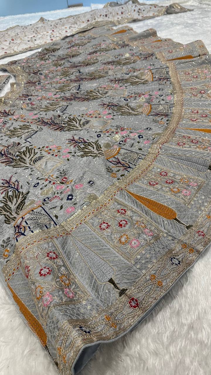 Einführung eines 4 Meter ausgestellten Coding Sequins Work Lehenga
