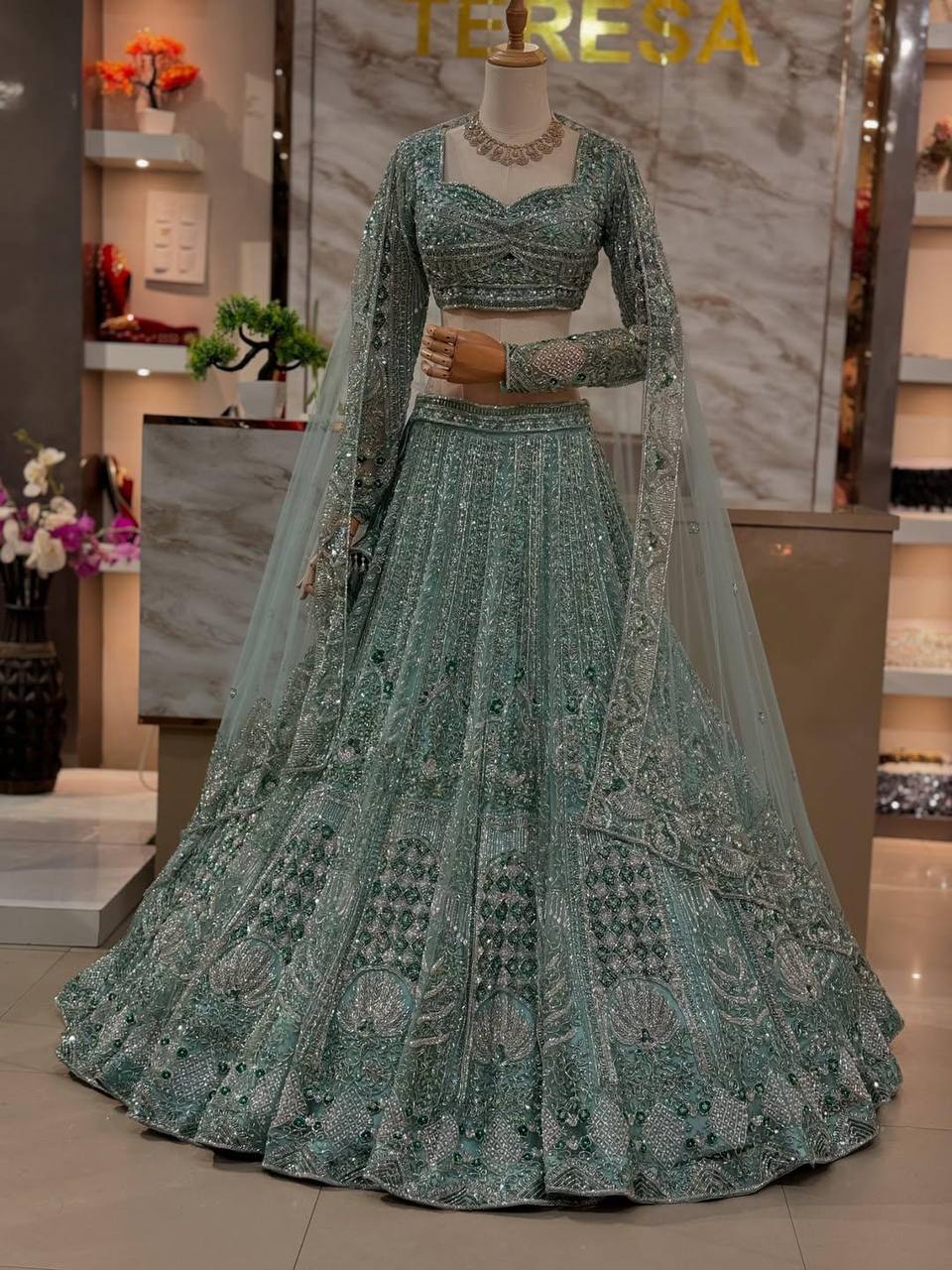 Feiern Sie den Charme der indischen Kultur mit diesem wunderschönen Lehenga-Set