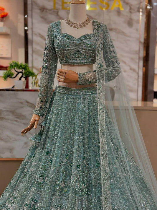 Feiern Sie den Charme der indischen Kultur mit diesem wunderschönen Lehenga-Set