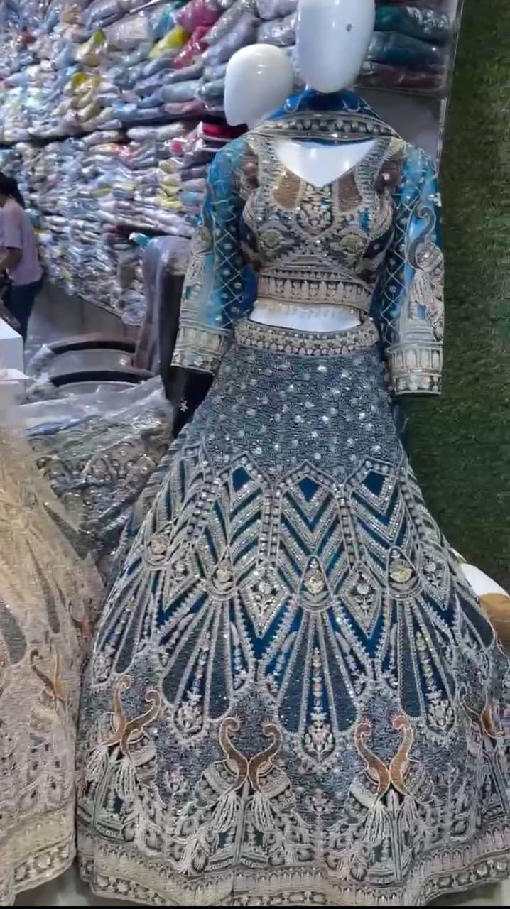 Feiern Sie den Charme der indischen Kultur mit diesem wunderschönen Lehenga-Set