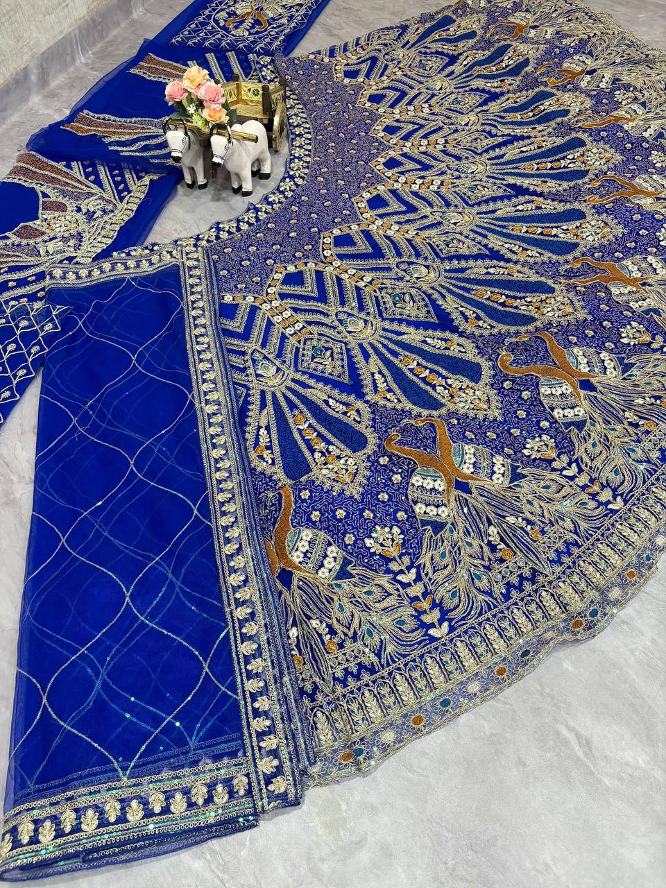Feiern Sie den Charme der indischen Kultur mit diesem wunderschönen Lehenga-Set