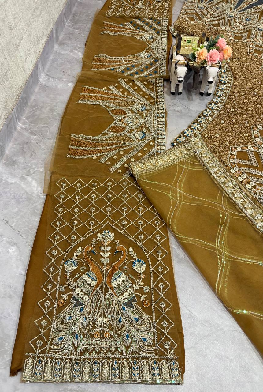 Feiern Sie den Charme der indischen Kultur mit diesem wunderschönen Lehenga-Set