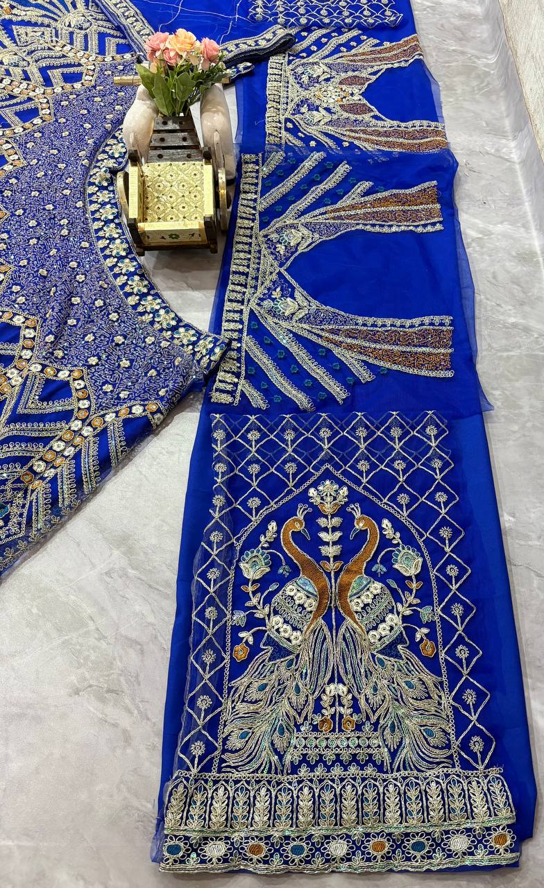 Feiern Sie den Charme der indischen Kultur mit diesem wunderschönen Lehenga-Set