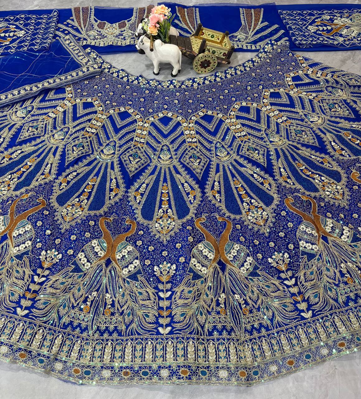 Feiern Sie den Charme der indischen Kultur mit diesem wunderschönen Lehenga-Set
