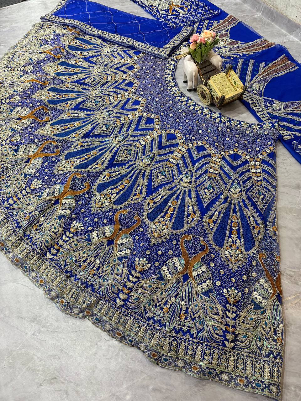 Feiern Sie den Charme der indischen Kultur mit diesem wunderschönen Lehenga-Set