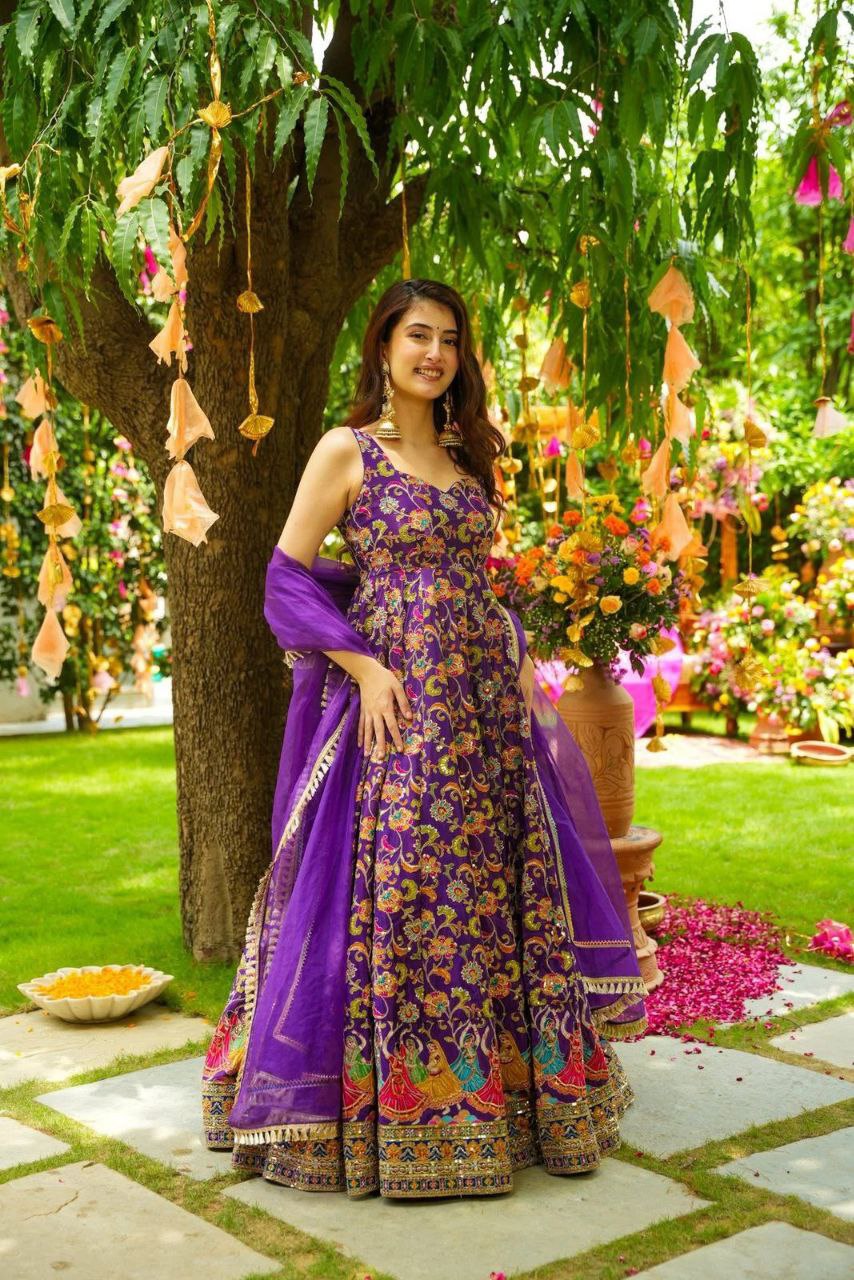 Präsentation des exklusiven Anarkali-Shooting-Designs