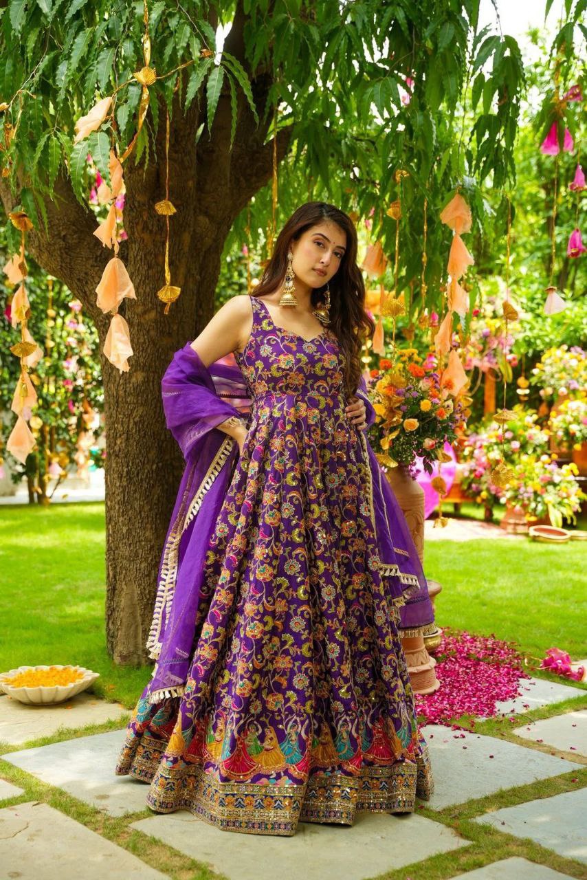 Präsentation des exklusiven Anarkali-Shooting-Designs
