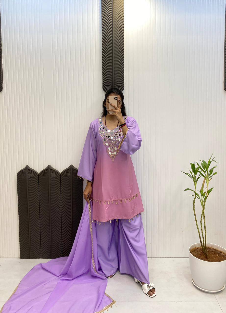 Robe de travail brodée en georgette fleurie artificielle avec de riches paillettes