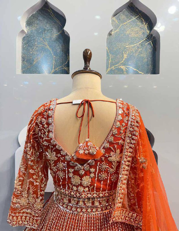 Einführung eines 4 Meter ausgestellten Coding Sequins Work Lehenga