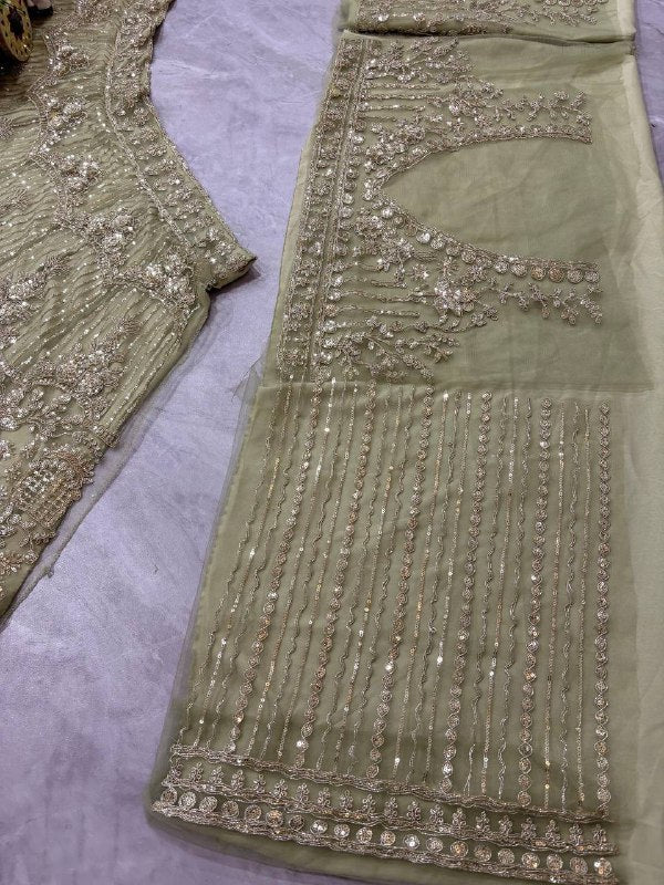 Einführung eines 4 Meter ausgestellten Coding Sequins Work Lehenga