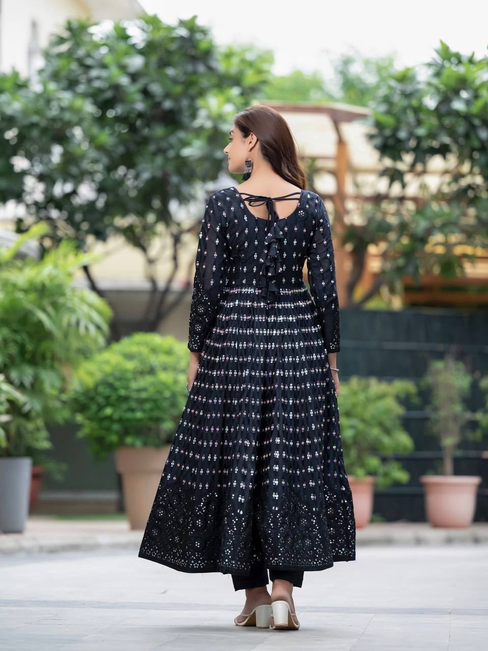 PREMIUM & LUXURIOUS DESIGNER READYMADE KALI CUT ANARKALI SUIT