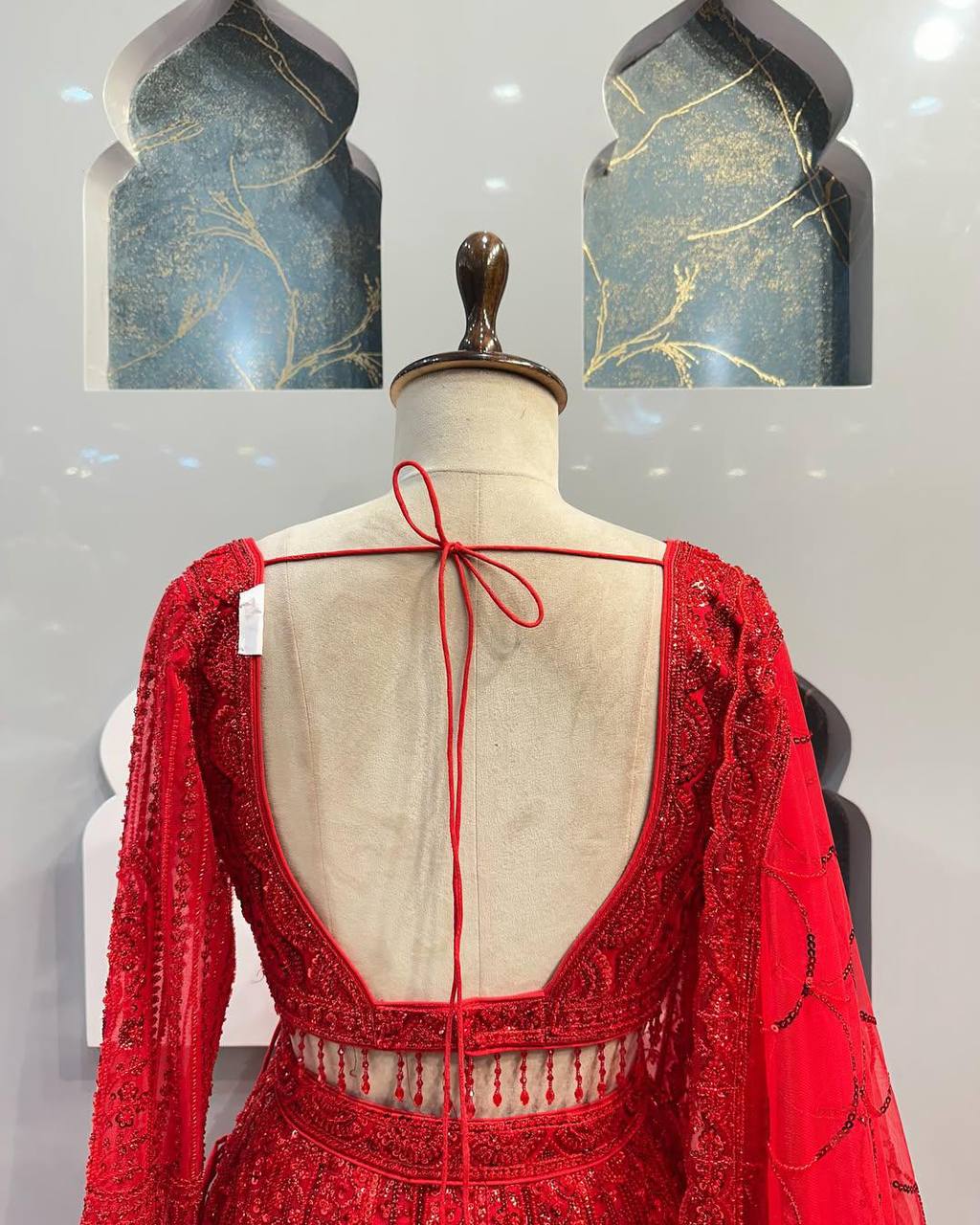 Einführung eines 4 Meter ausgestellten Coding Sequins Work Lehenga