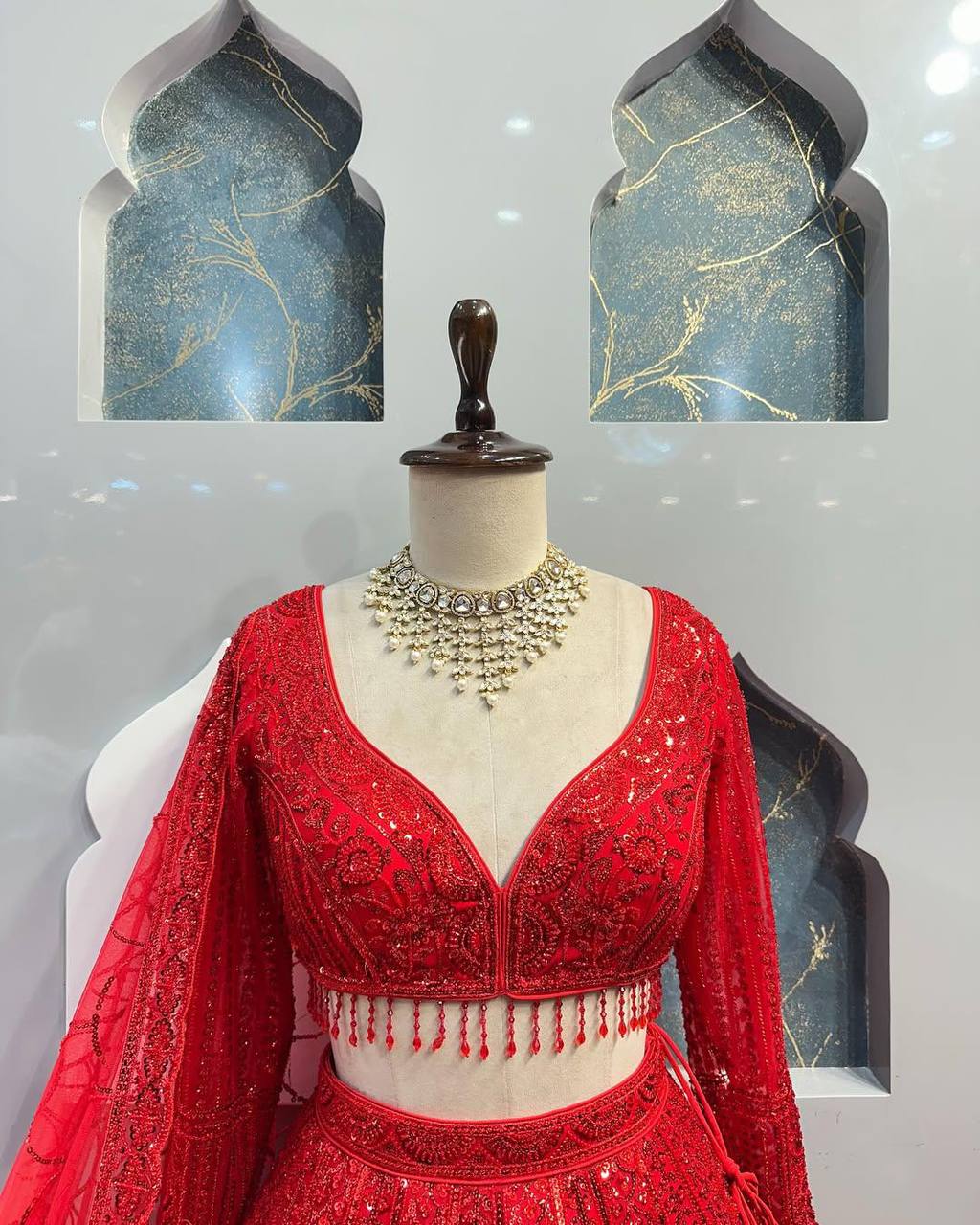 Einführung eines 4 Meter ausgestellten Coding Sequins Work Lehenga