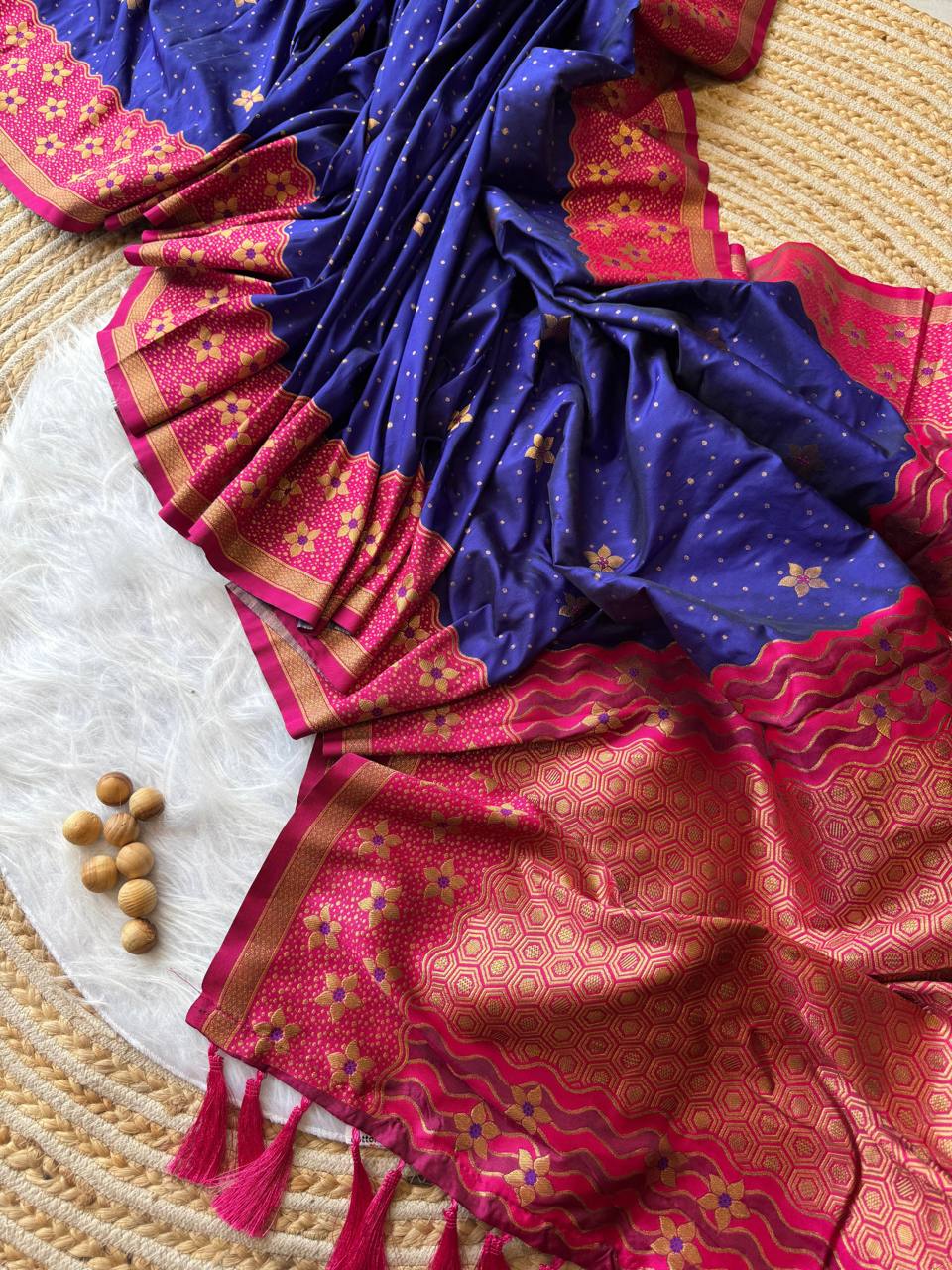 bordure jacquard zari avec doublure zari en sari complet