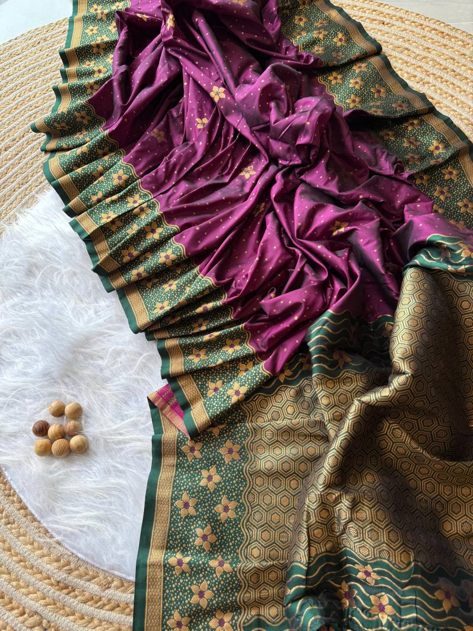 elegance with this exquisite Banarasi weaving silk