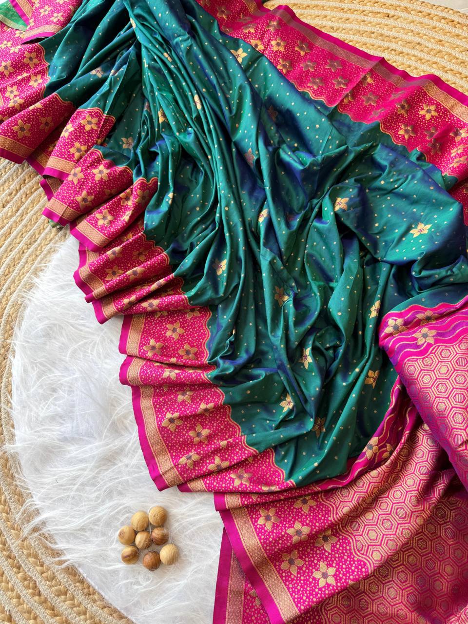 elegance with this exquisite Banarasi weaving silk